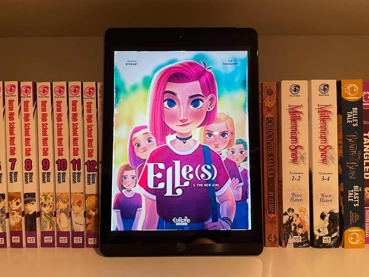 Elles T. 1 : La Nouvelle(s) – Par Aveline Stokart et Kid